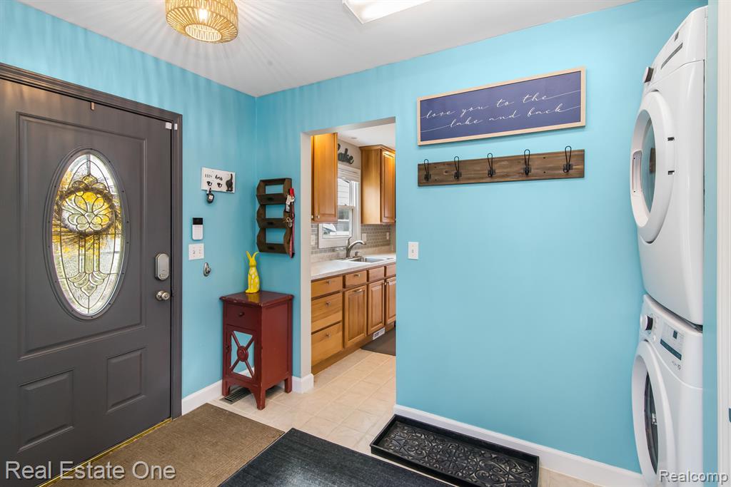 8831 Lagoon Drive, Brighton, MI 48116 — Photo 6