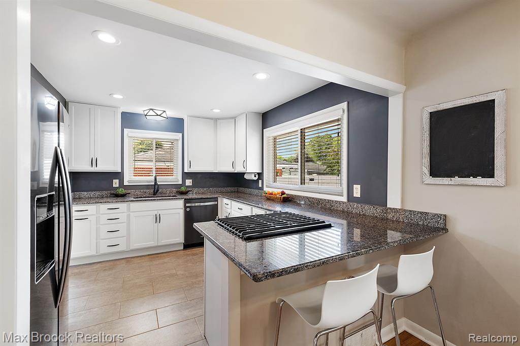 9060 HEADLEY Drive, Sterling Heights, MI 48314 — Photo 19