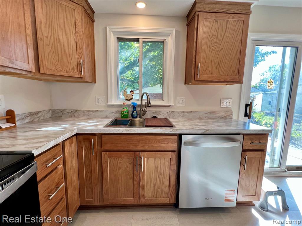 6130 Belton Street, Garden City, MI — Photo 13