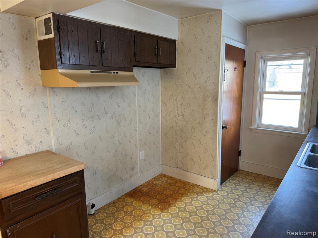 7377 Bernice, Center Line, MI 48015 — Photo 5