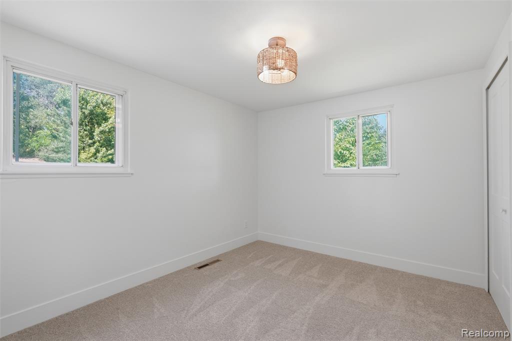 6187 E Maple Avenue, Grand Blanc, MI 48439 — Photo 15