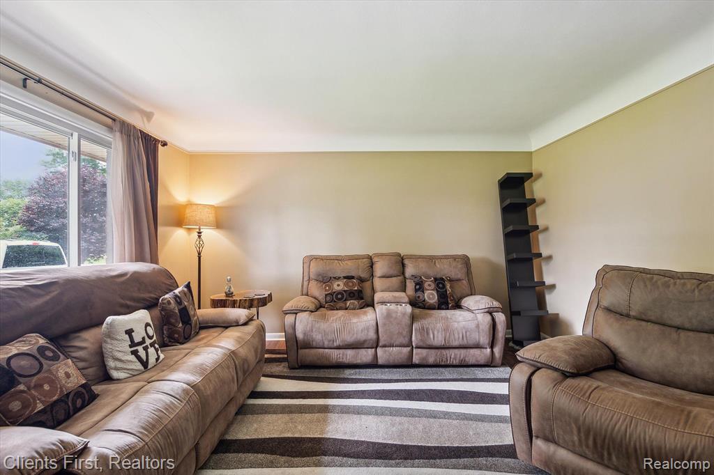 9243 HIX Road, Livonia, MI 48150 — Photo 7