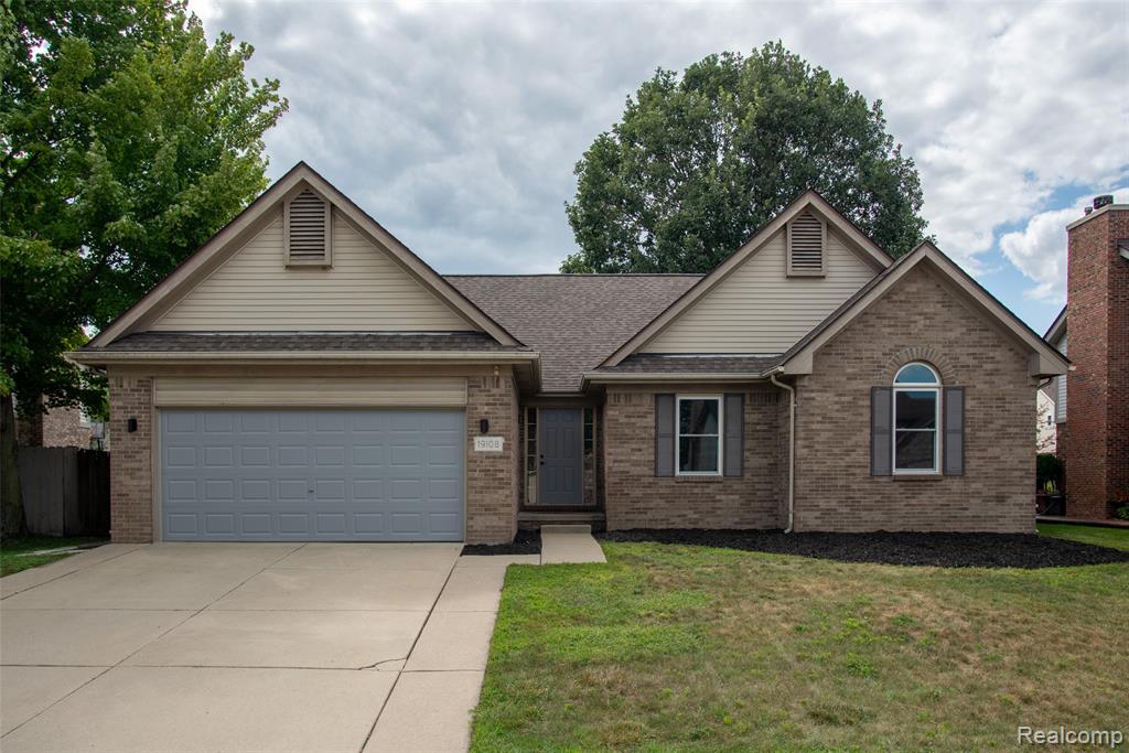 19108 Red Oak Lane, Brownstown, MI 48193