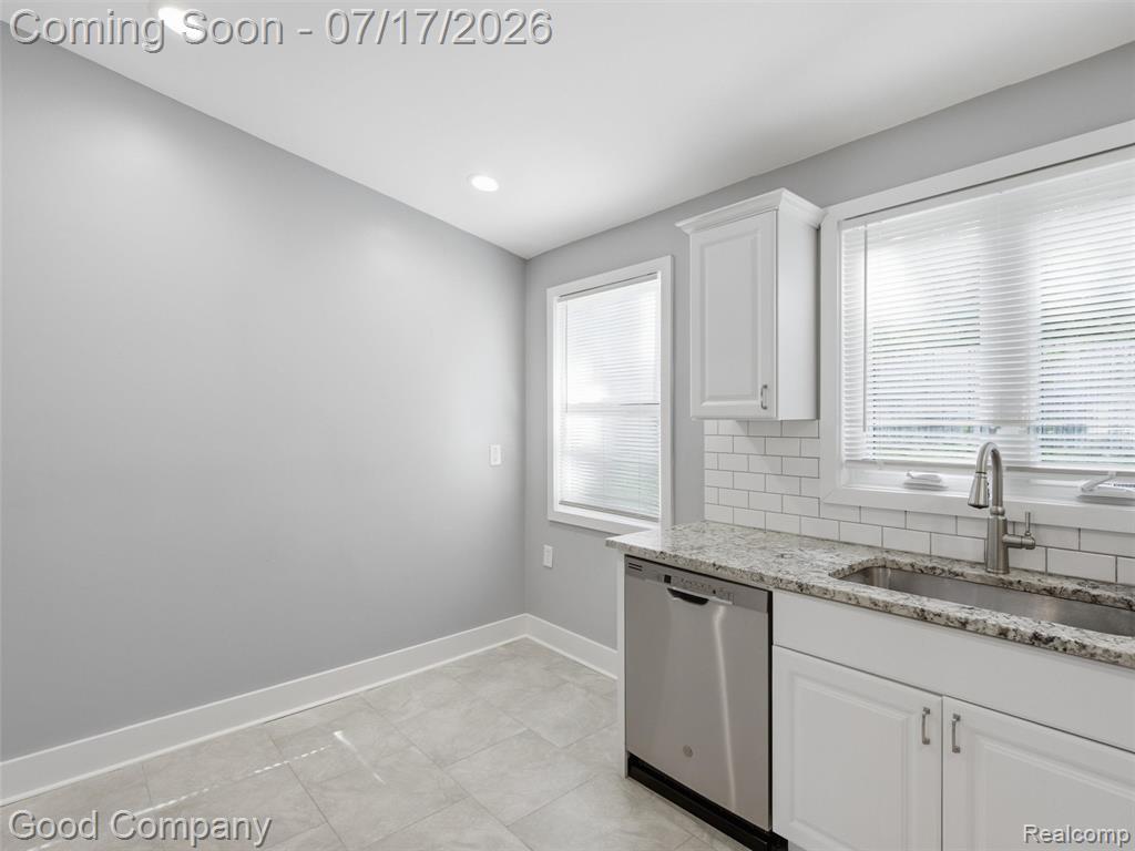 4030 Manitoba Street, Auburn Hills, MI 48326 — Photo 13