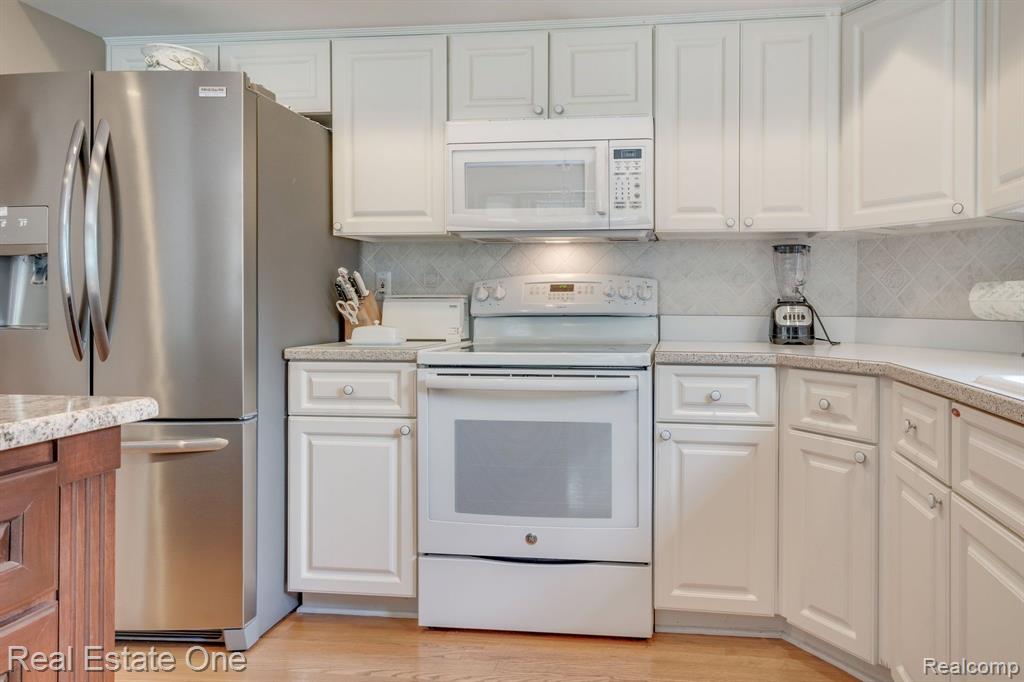 6894 LANCEWOOD, Shelby Twp, MI 48316 — Photo 16