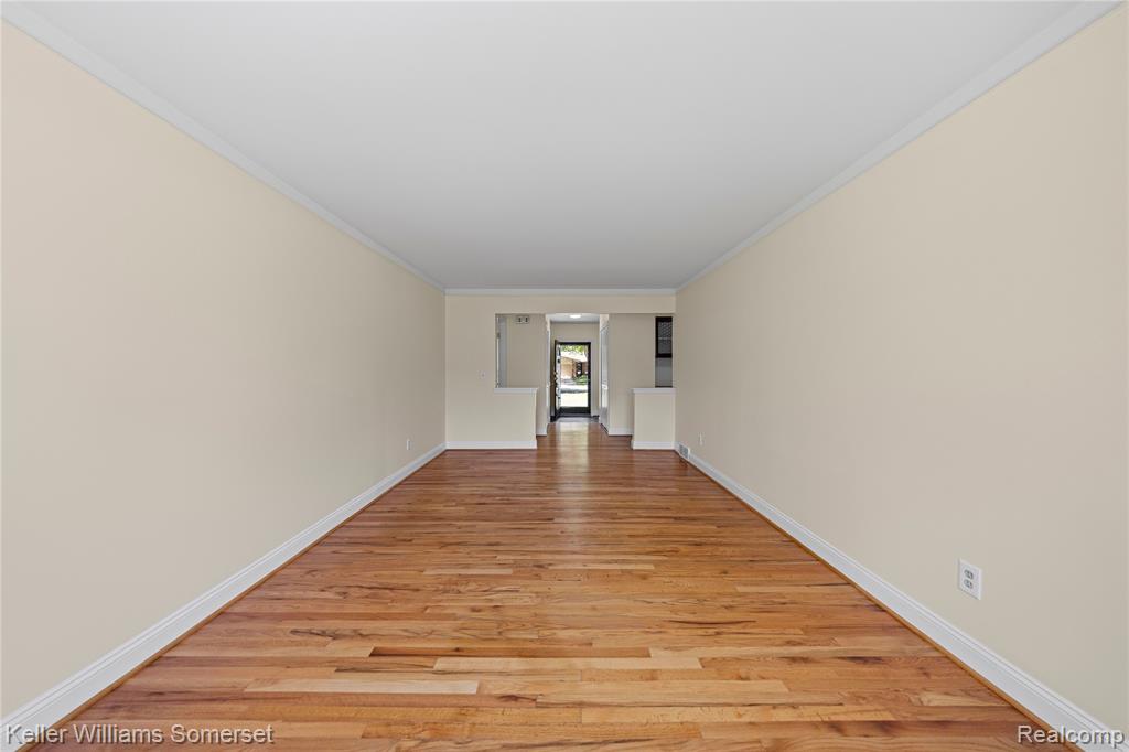 5292 ABINGTON Drive, Troy, MI 48085 — Photo 8