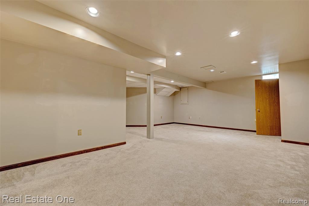 5370 Greenview Drive, Clarkston, MI 48348 — Photo 45