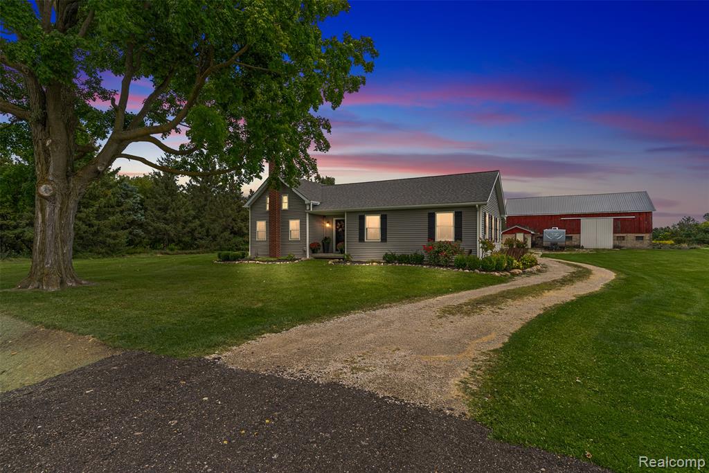 10433 Nichols Road, Gaines Vlg, MI 48436 — Photo 2