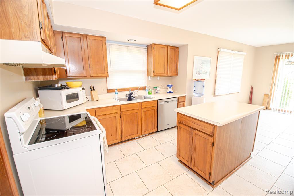 808 Vivian Lane, Oxford, MI 48371 — Photo 15