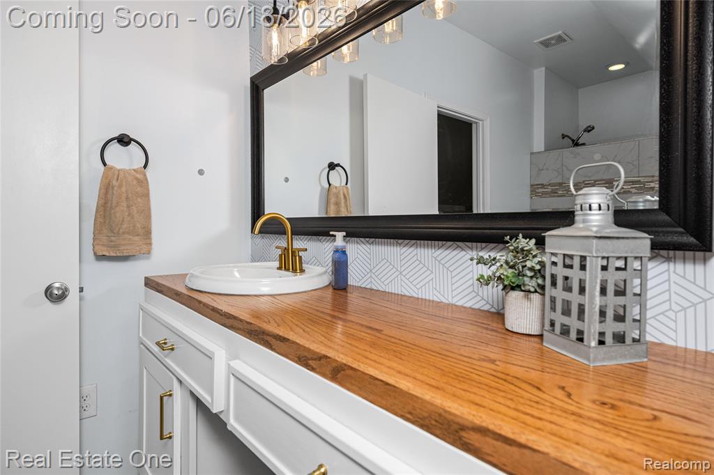 2275 Richwood Road, Auburn Hills, MI 48326 — Photo 36