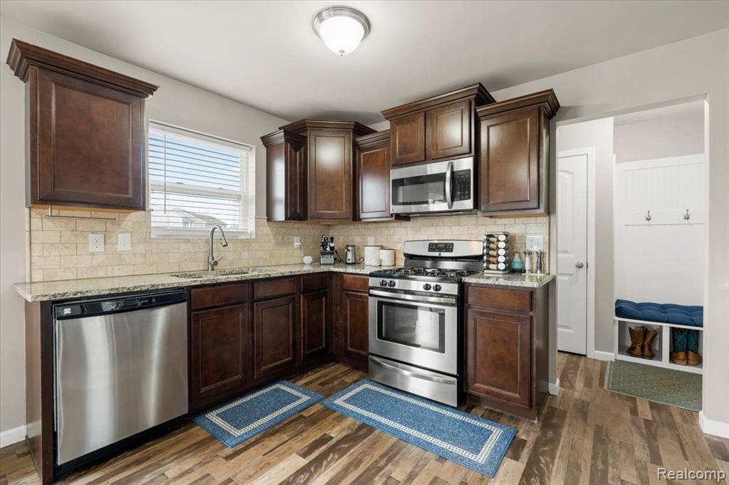 6059 BLUEFIELD Drive, Linden, MI 48451 — Photo 11