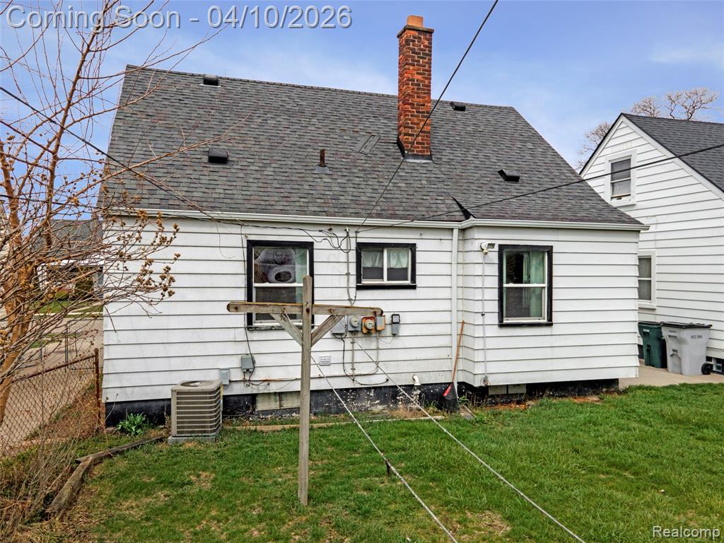 720 E Robert Avenue, Hazel Park, MI 48030 — Photo 34
