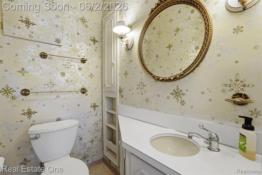 8606 Hendrie Boulevard, Huntington Woods, MI — Photo 18
