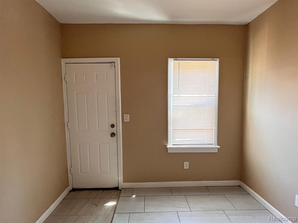 2711 BURLINGAME Street - Photo 4