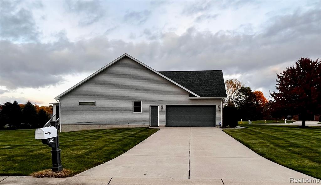 5454 MEADOW CREEK Court, Flint, MI 48532 — Photo 16