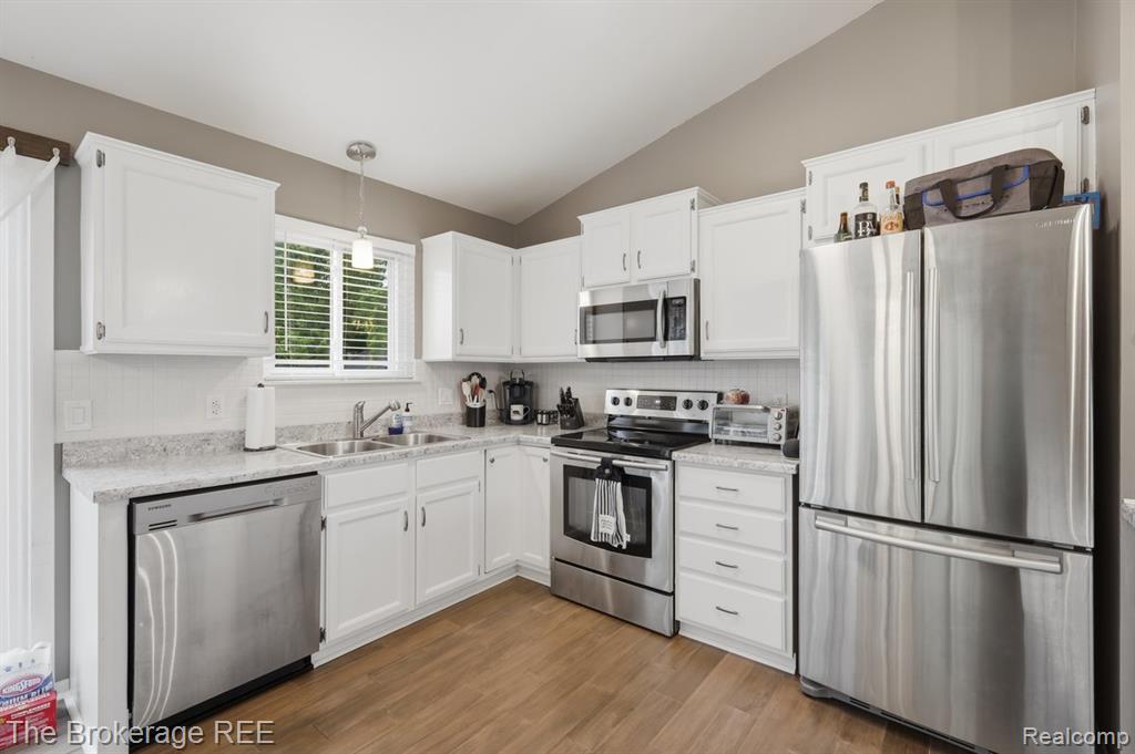 6060 Hearthside Place, Grand Blanc, MI 48439 — Photo 15
