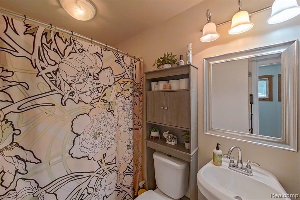 6790 WESTGATE Drive, Laingsburg, MI 48848 — Photo 17