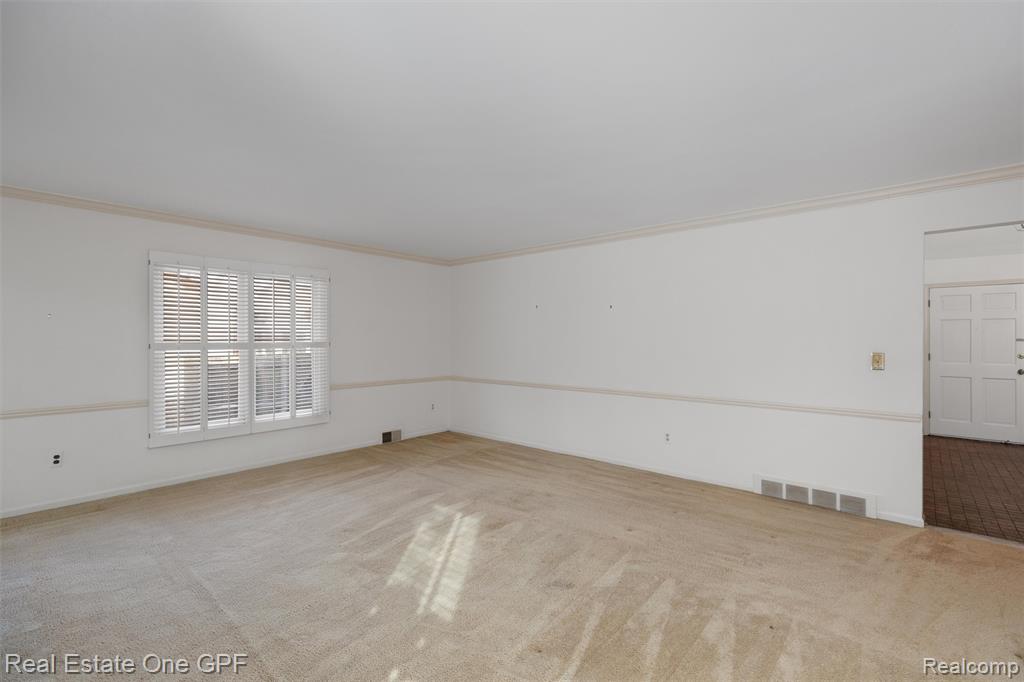 277 Kenwood Court, Grosse Pointe Farms, MI 48236 — Photo 16