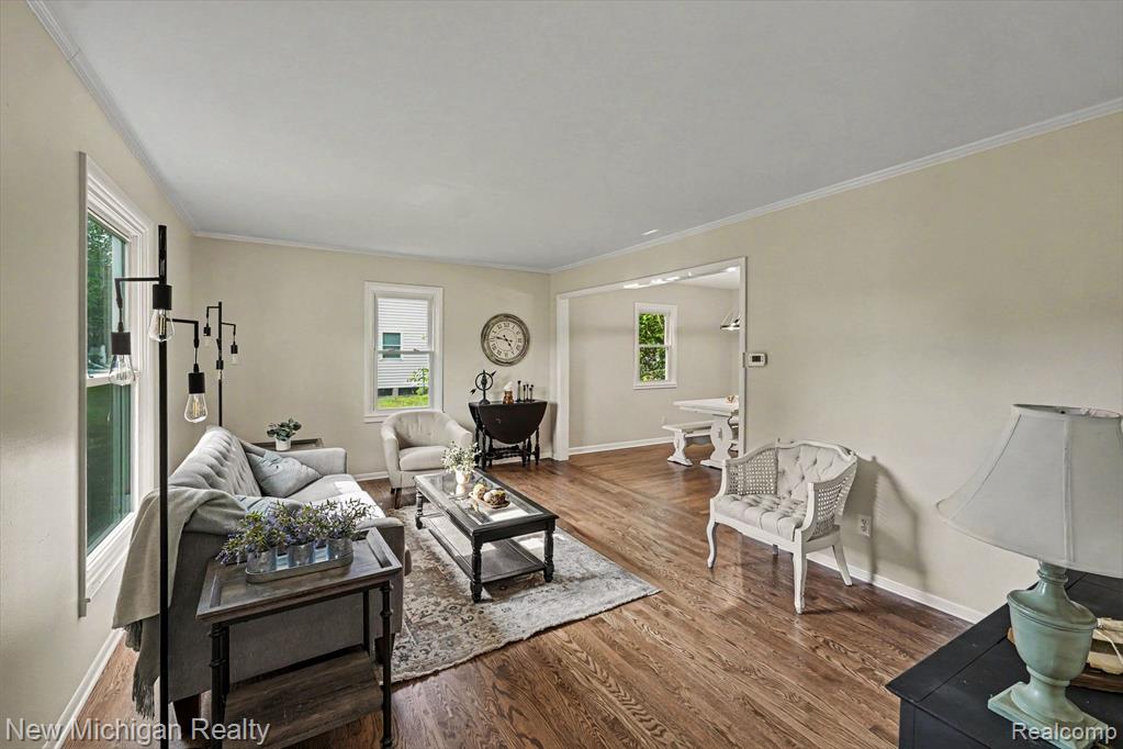 1105 Woodnoll Drive, Flint, MI 48507 — Photo 9