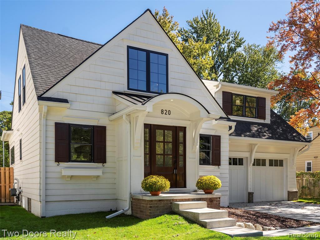 820 OAKRIDGE Avenue, Royal Oak, MI 48067 — Photo 2