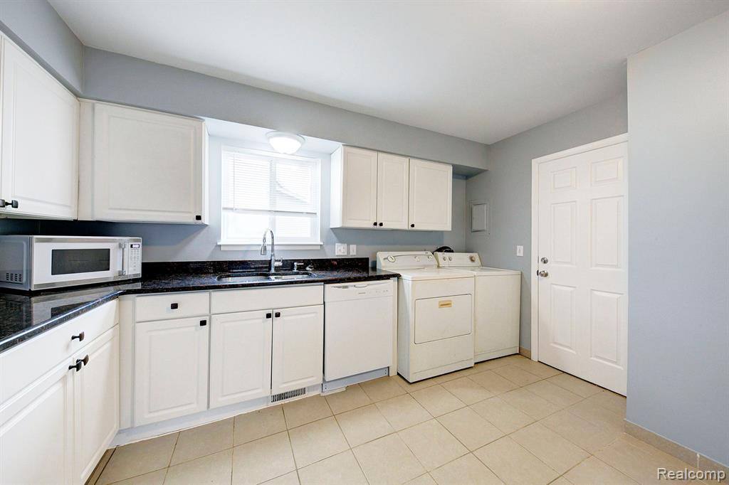 9057 GARFIELD Drive, Whitmore Lake, MI 48189 — Photo 6