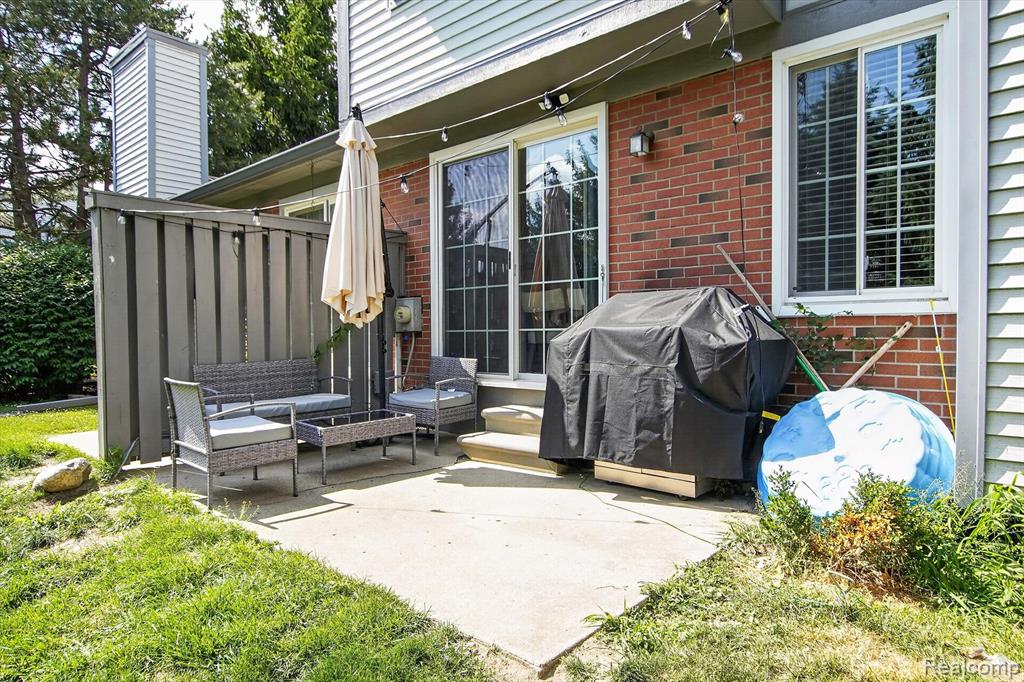 532 Winwood Circle, Walled Lake, MI 48390 — Photo 29