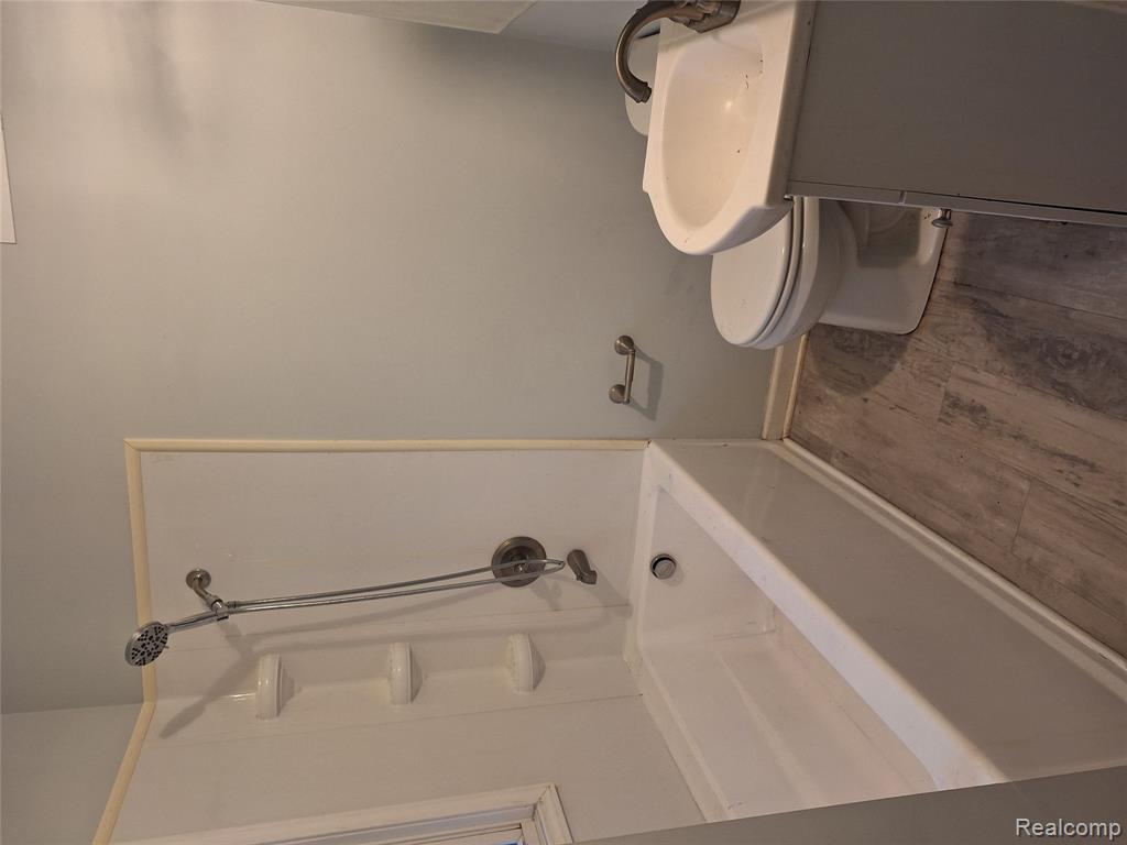 31700 Linden, Fraser, MI 48026 — Photo 9