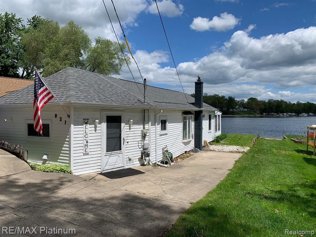 821 SUNRISE PARK Street E, Howell, MI 48843 — Photo 2