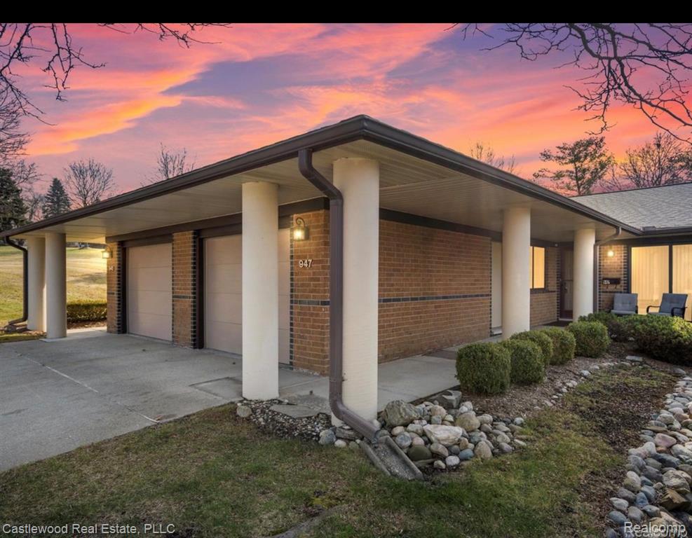 947 Wexford Way, Rochester Hills, MI 48307 — front exterior