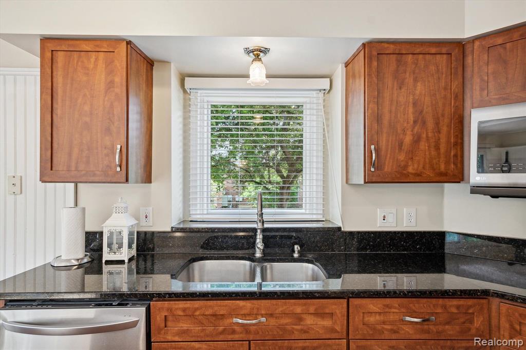 858 MYSTIC Court, Canton, MI 48187 — Photo 13