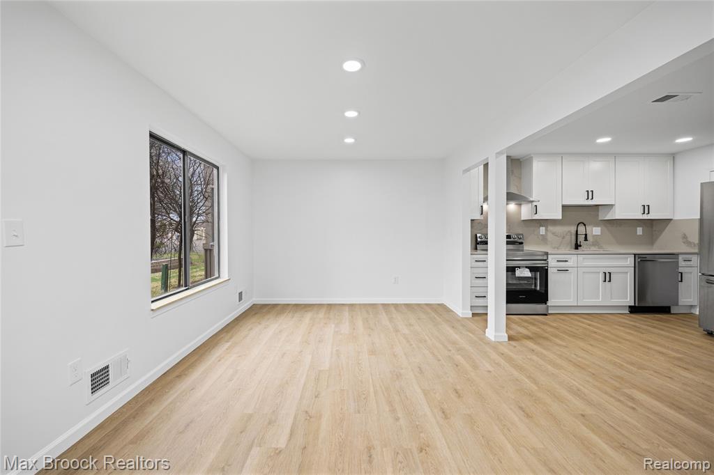 7443 Brynmawr Court, West Bloomfield, MI — Photo 14