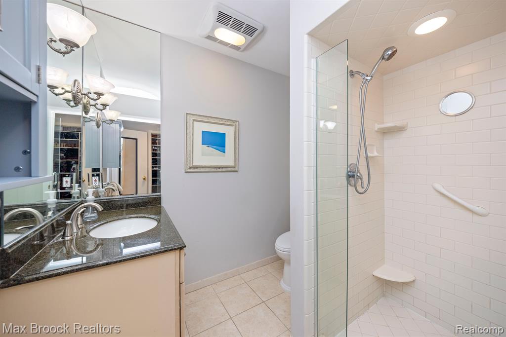 5562 PEBBLESHIRE Road, Bloomfield Hills, MI 48301 — Photo 37
