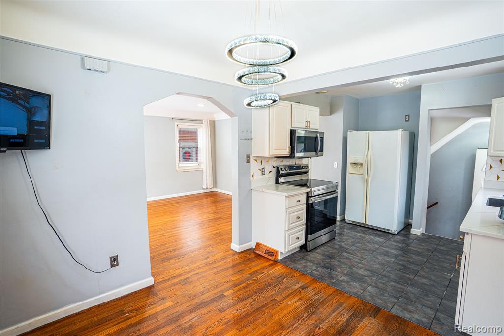 8467 Riverview Street, Dearborn Heights, MI 48127 — Photo 5
