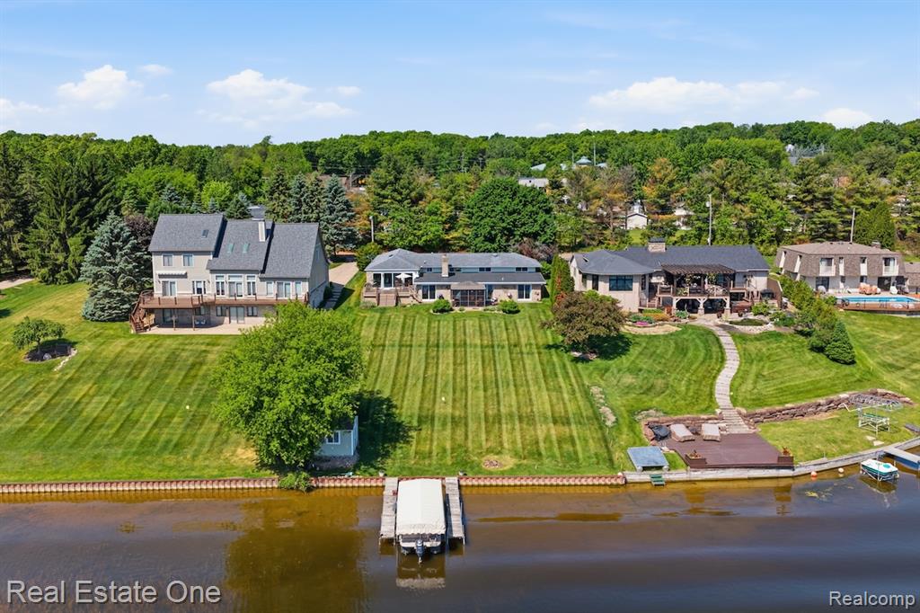 8080 Pine Ranch Drive, Brighton, MI 48114 — Photo 2