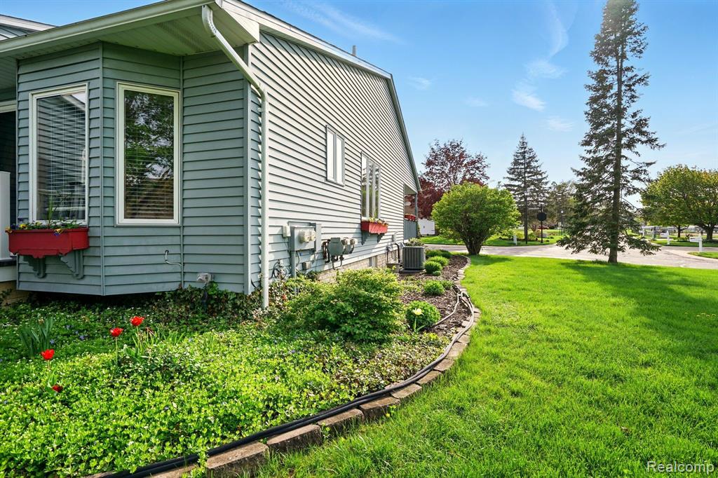 4466 COLONY Court, Swartz Creek, MI 48473 — Photo 5
