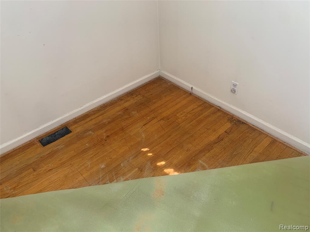 6455 Mayfair Street, Taylor, MI 48180 — Photo 18