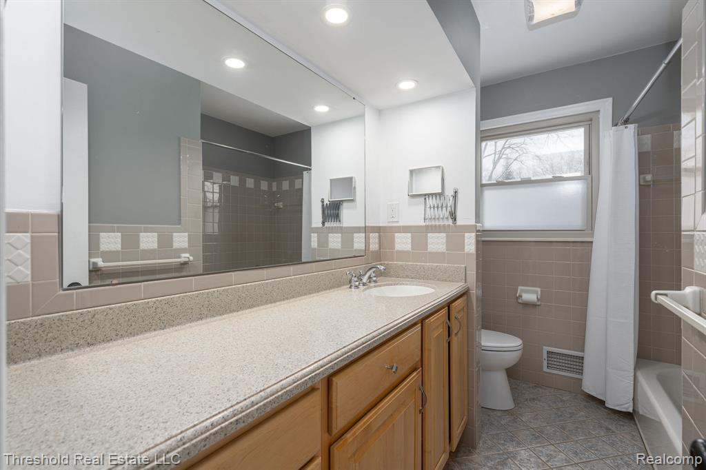 5595 Old Orchard Trail, Orchard Lake Village, MI 48324 — Photo 29