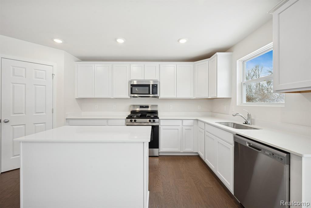 435 Hidden River W, Holly, MI 48442 — Photo 5