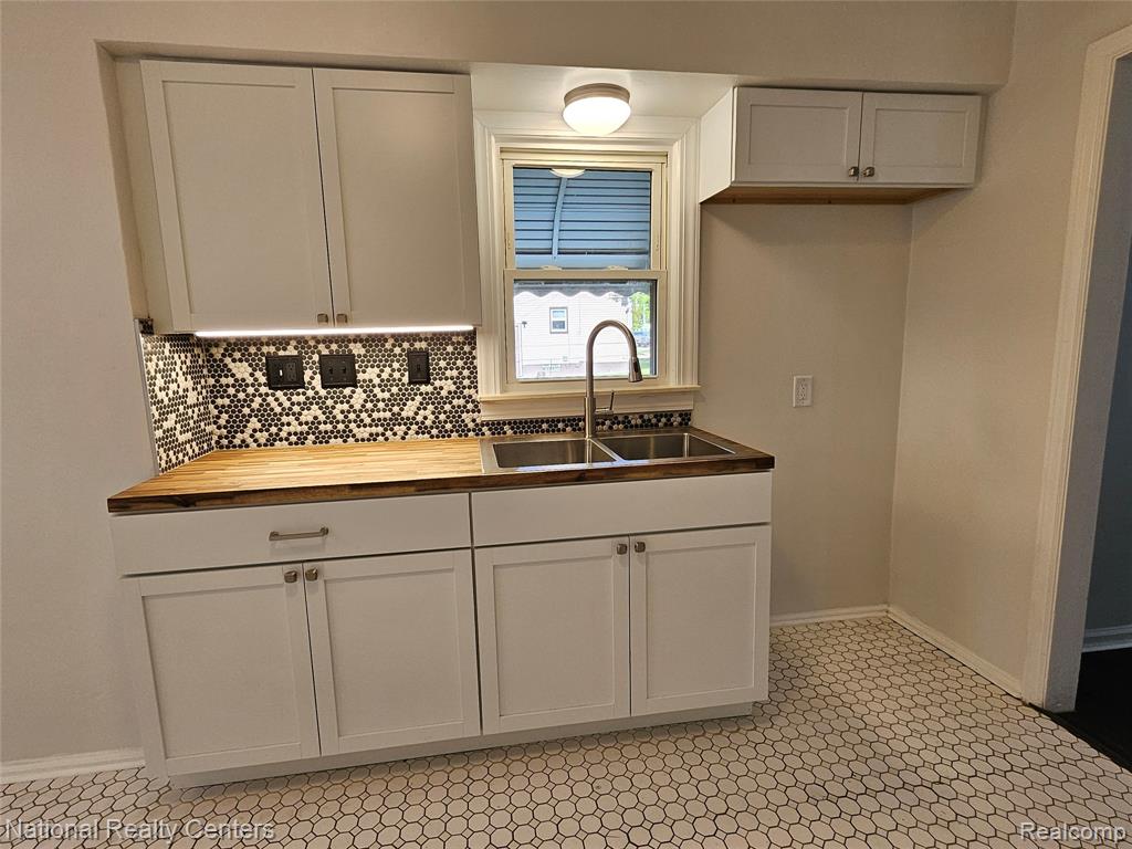 317 Michigan Avenue, Pontiac, MI 48342 — Photo 11