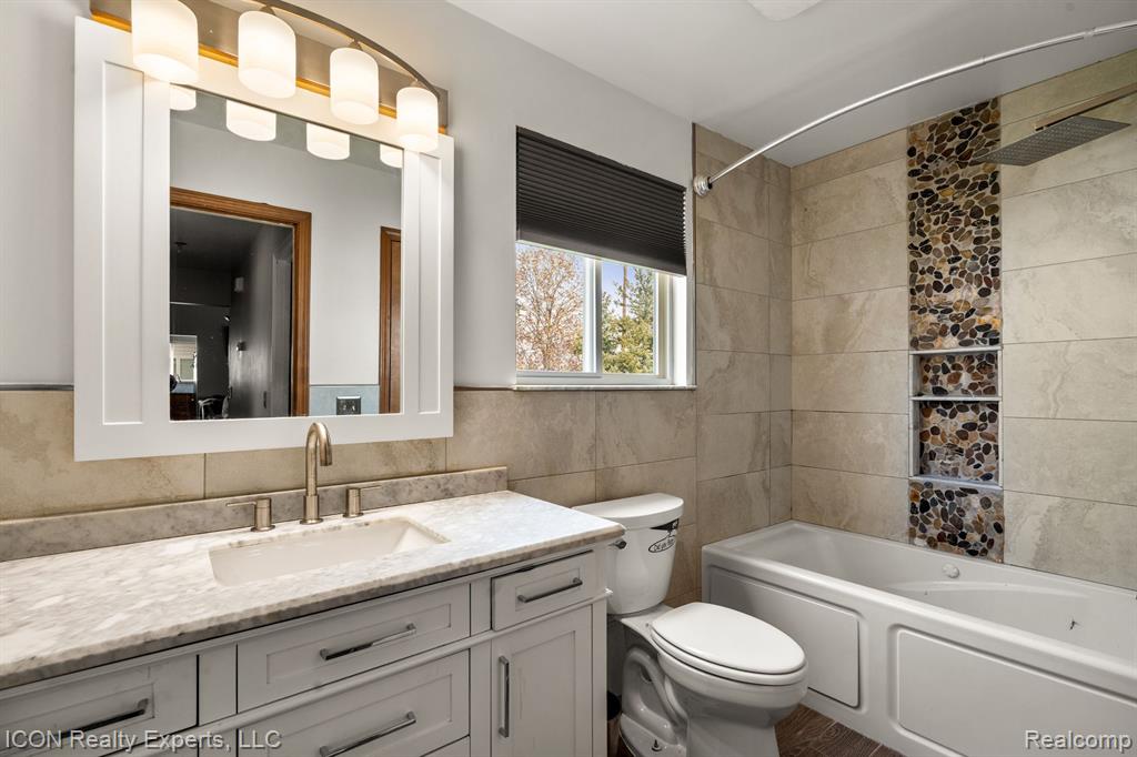 47697 BARCLAY Court, Shelby Twp, MI 48317 — Photo 21