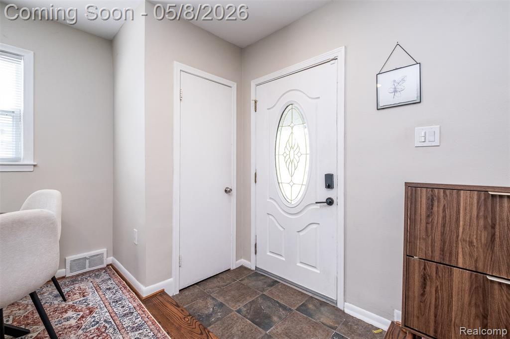8796 Saratoga Street, Oak Park, MI 48237 — Photo 6