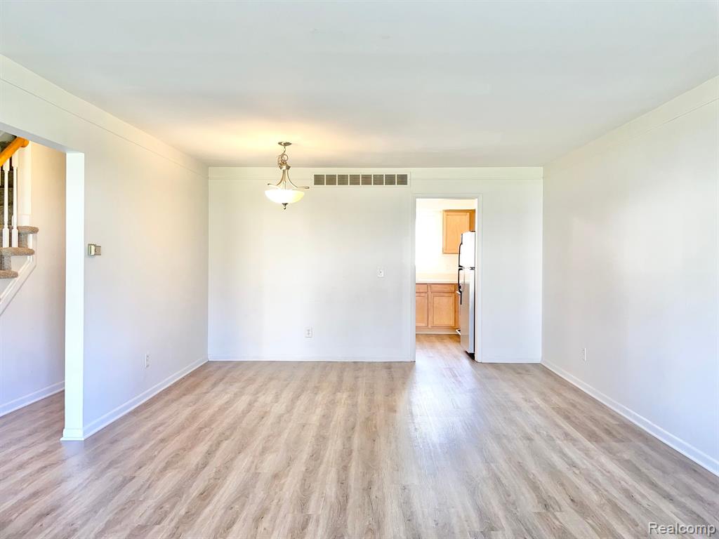 563 FOX HILLS Drive N, Bloomfield Hills, MI 48304 — Photo 7