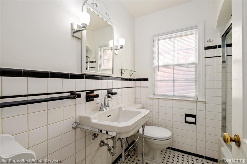 417 BELANGER Street, Grosse Pointe Farms, MI 48236 — Photo 11