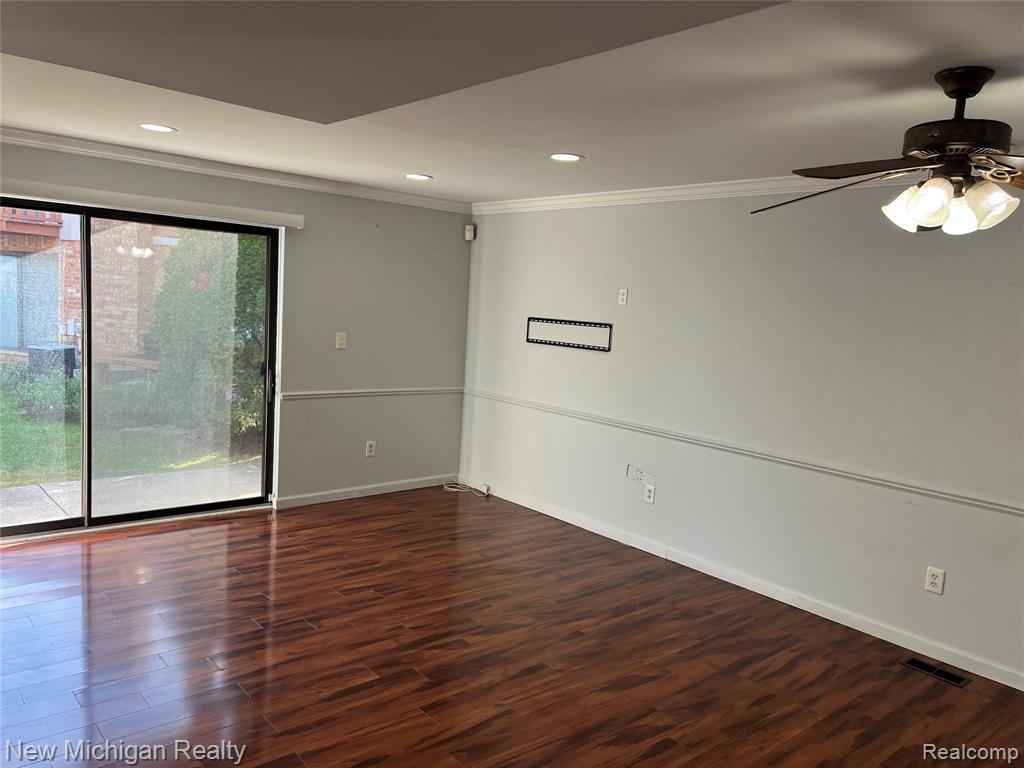8147 CLAY Court, Sterling Heights, MI 48313 — Photo 10