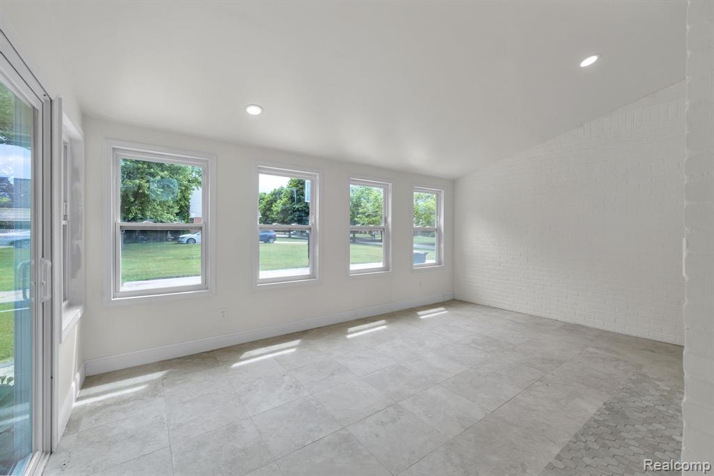 47974 Deer Trail Drive, Canton, MI 48187 — Photo 28