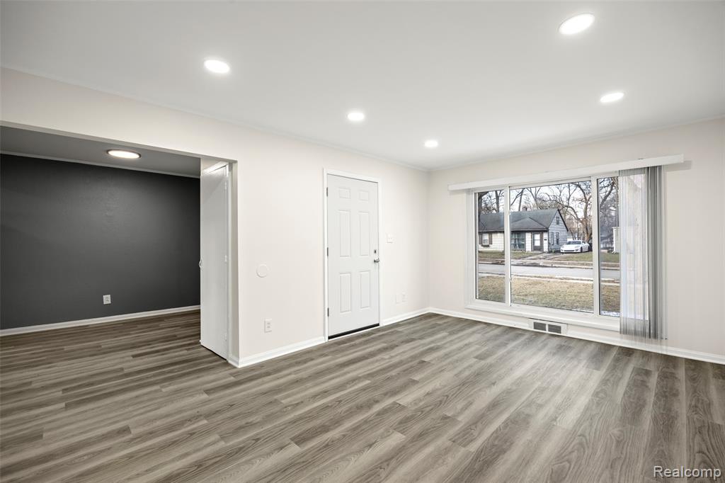 10731 Albany Street, Oak Park, MI 48237 — Photo 5