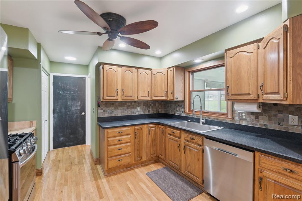 6233 Golfview Drive, Burton, MI 48509 — Photo 13