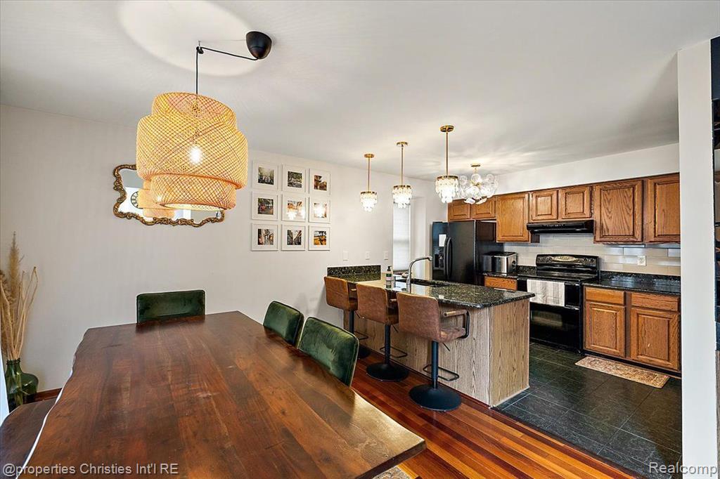 8241 LAKE PINE Drive, Commerce Twp, MI 48382 — Photo 18