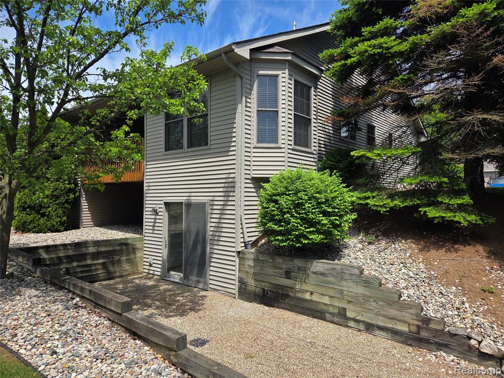 6102 Doveplum Drive, Brighton, MI 48116 — Photo 2