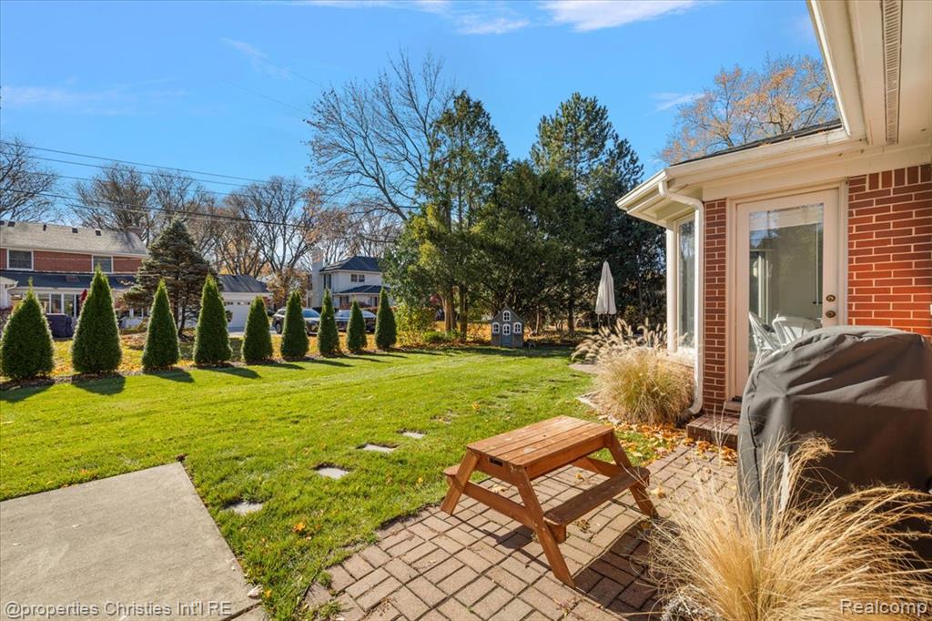 2579 Amberly Road, Bloomfield, MI 48301 — Photo 61